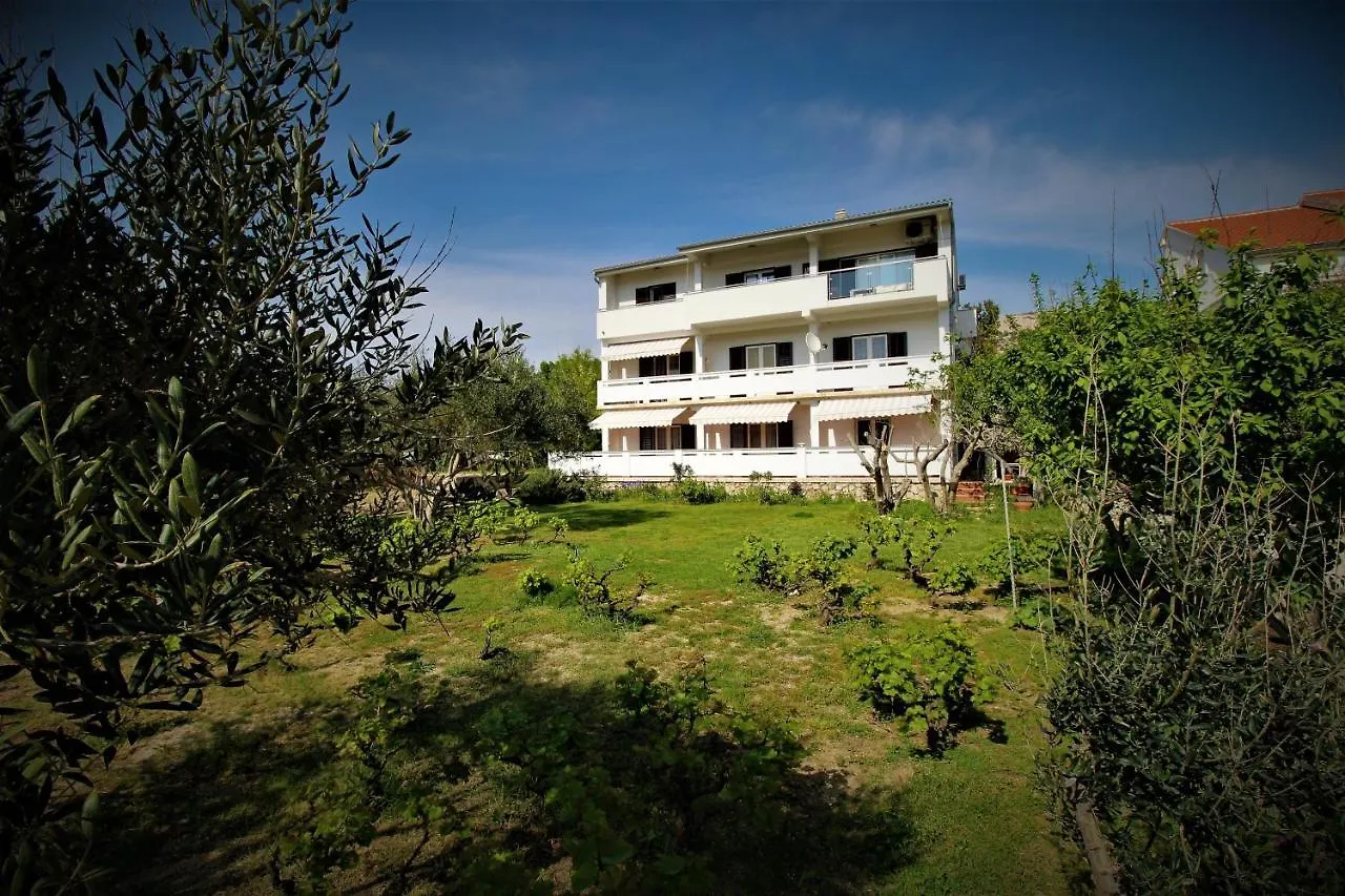 Apartments And Rooms With Parking Space Pag - 13060 باغ